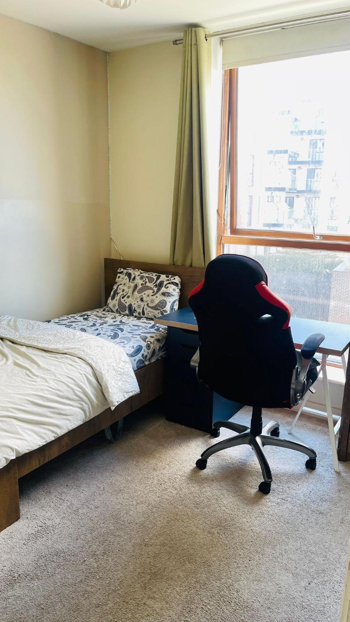 Entire Spacious 2 bedroom 2 bathroom apartment