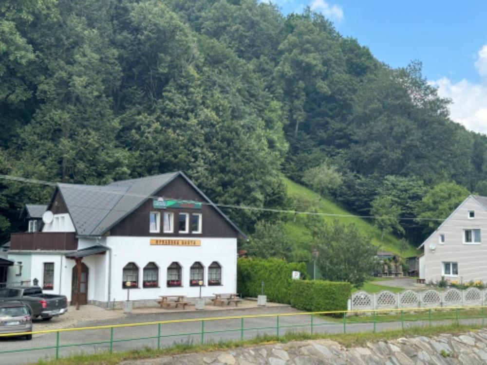 Penzion a Rybářská bašta U Jesetera