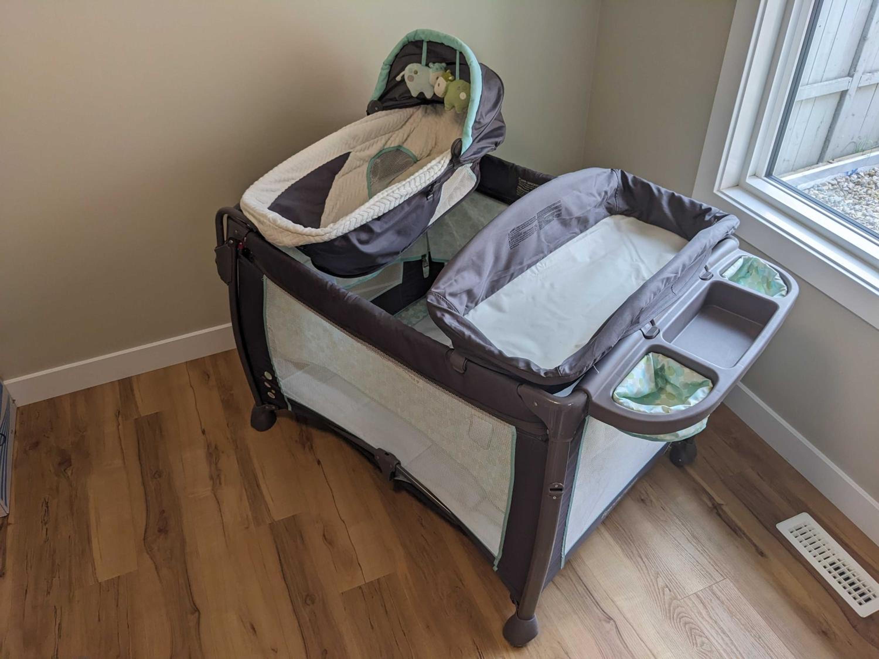 NEW, Mountain Chic Suite, Whyte Avenue, Netflix, WiFi, Sleeps 6