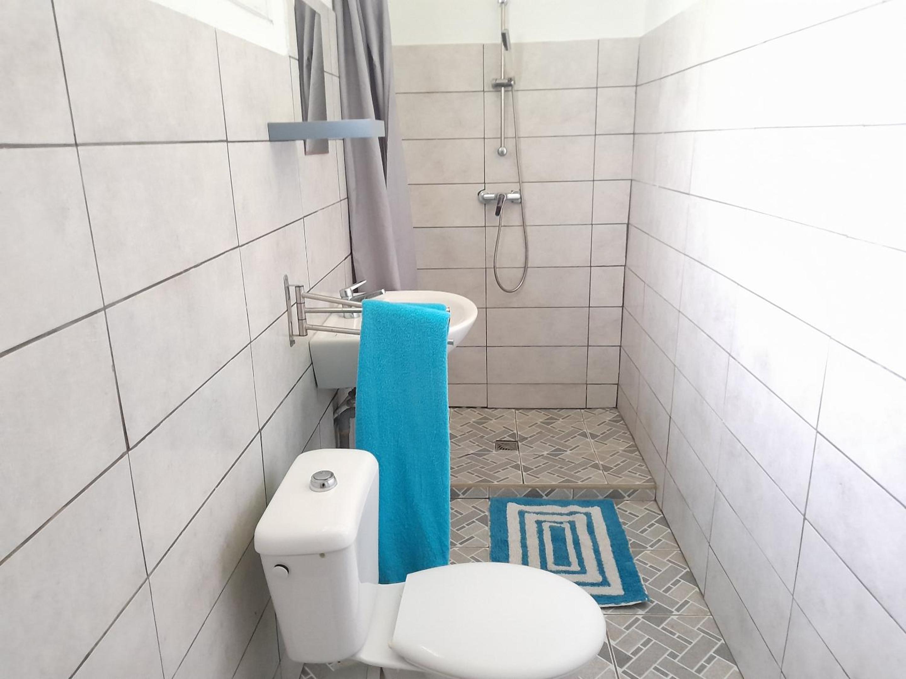 Charmante Maison à Sainte-Rose avec Jacuzzi et Piscine view 3