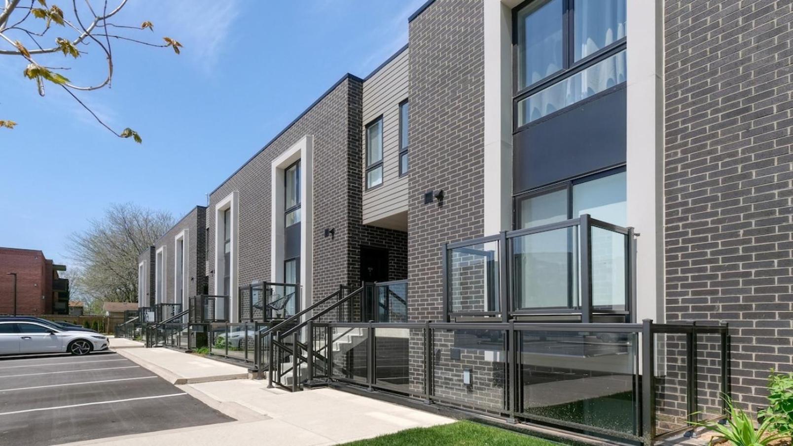 2br Boho Townhouse - Walk To Falls, Free Parking