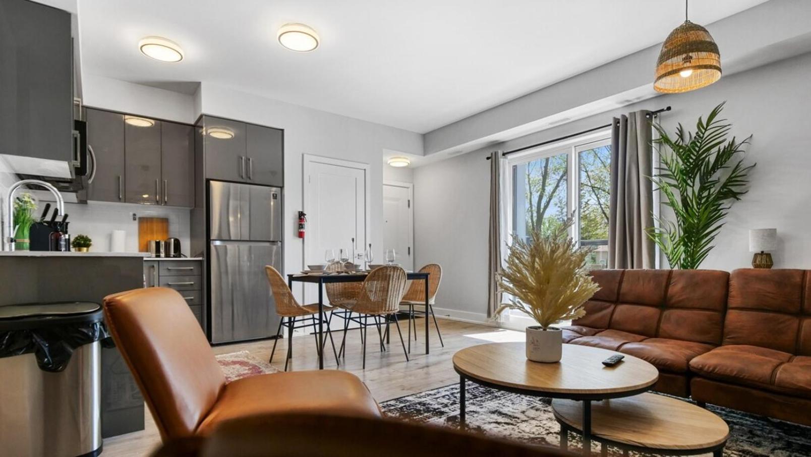 2br Boho Townhouse - Walk To Falls, Free Parking