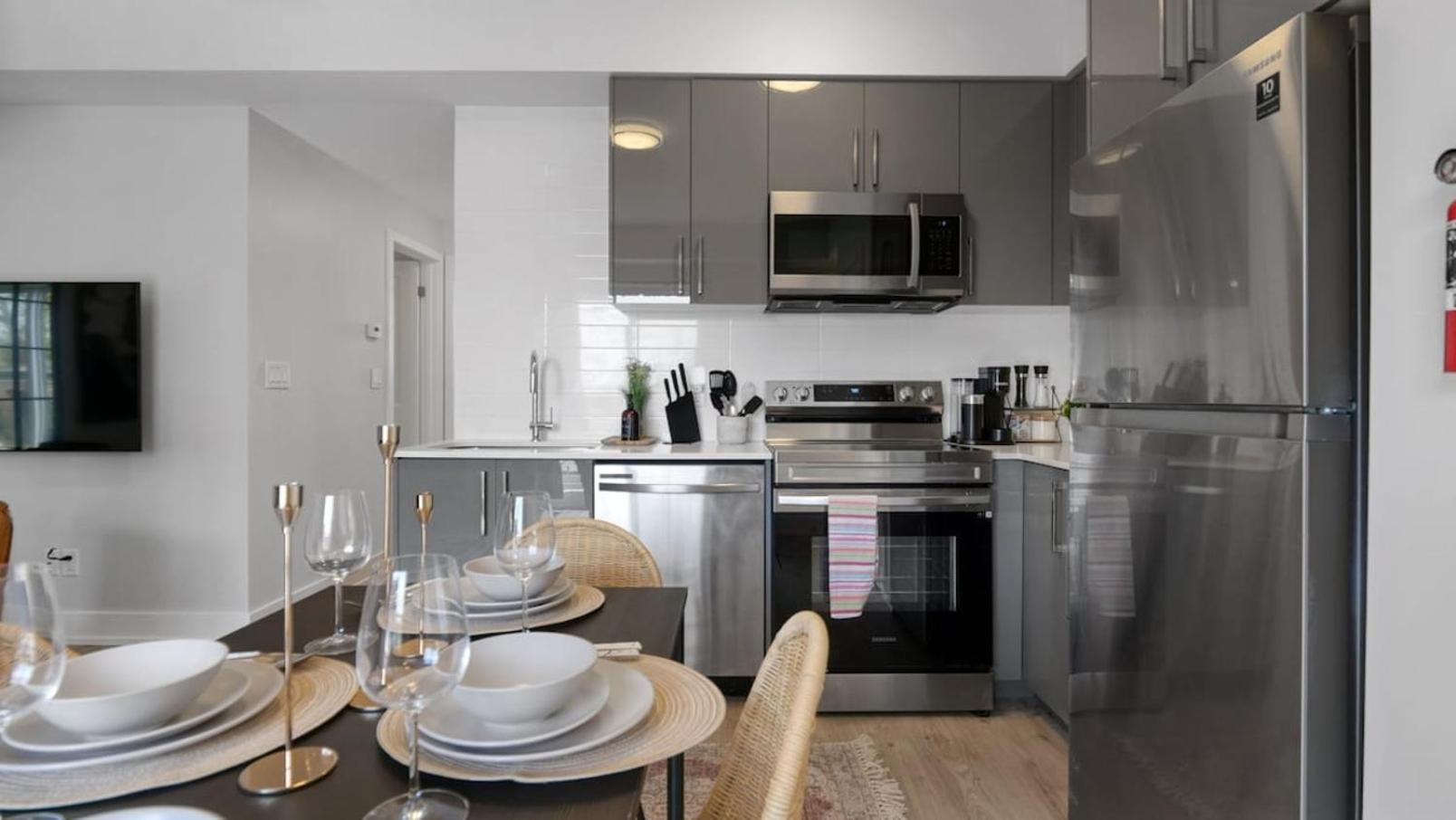 2br Boho Townhouse - Walk To Falls, Free Parking