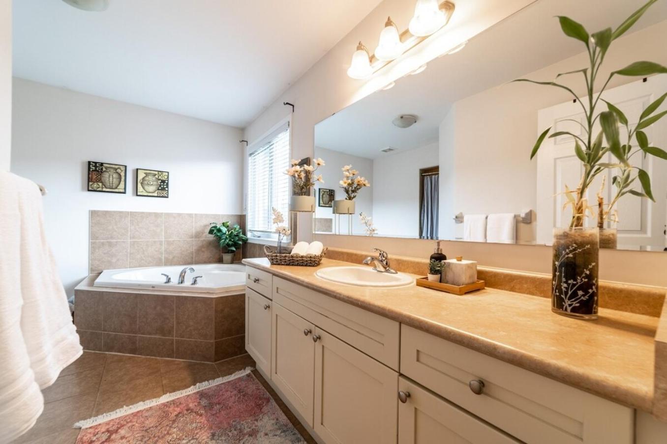 4br Near Hilton Falls - Kelso - Gazebo, Workspace