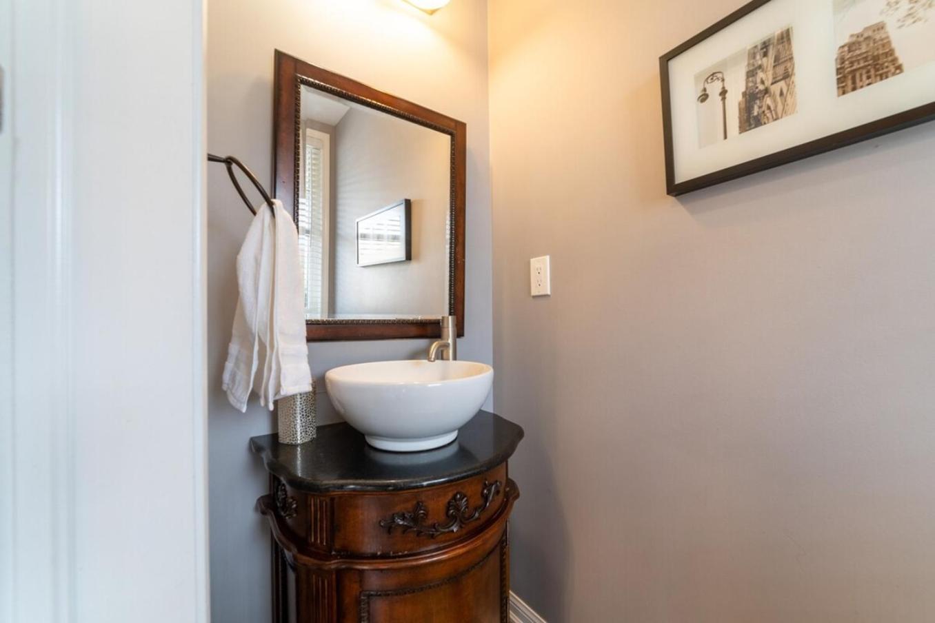 4br Near Hilton Falls - Kelso - Gazebo, Workspace
