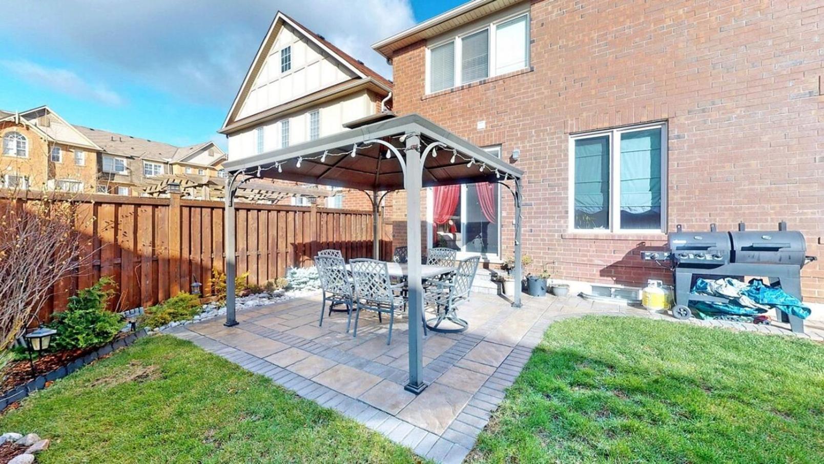 4br Near Hilton Falls - Kelso - Gazebo, Workspace