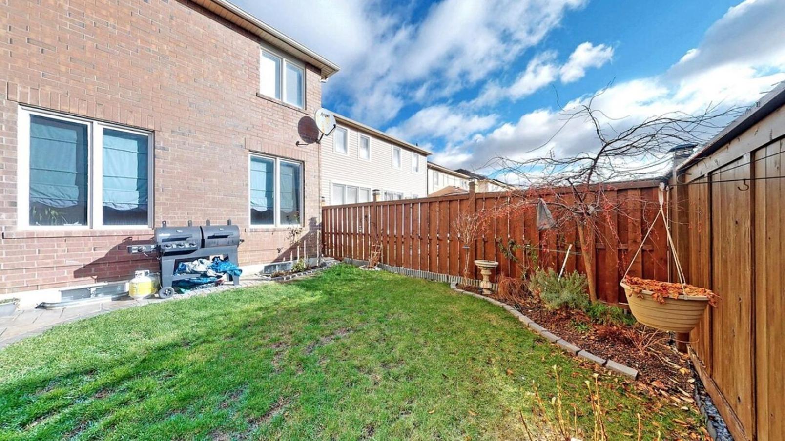 4br Near Hilton Falls - Kelso - Gazebo, Workspace