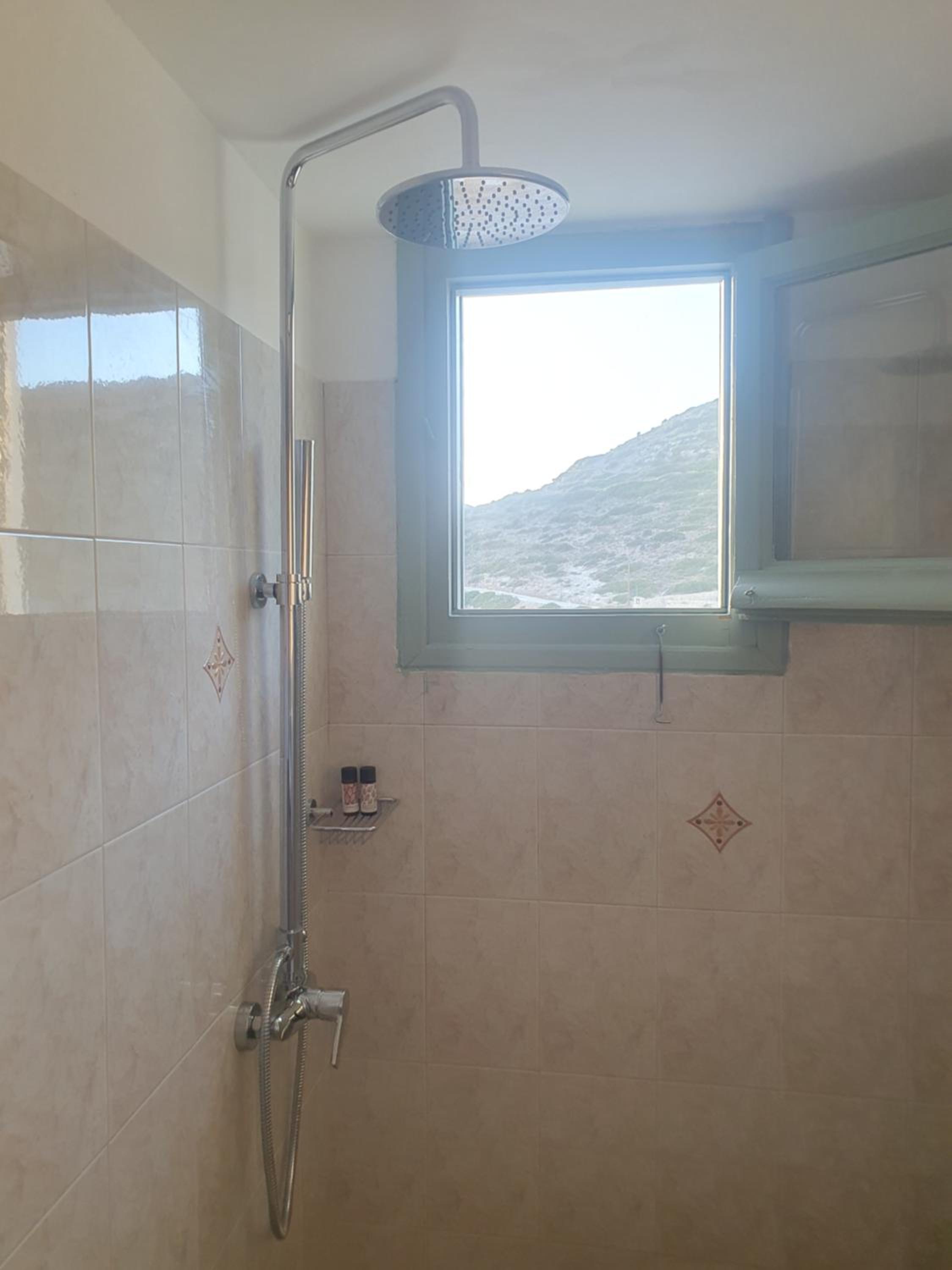 Bracciera Lipsi Apts 2 en Lipsoi — bathroom