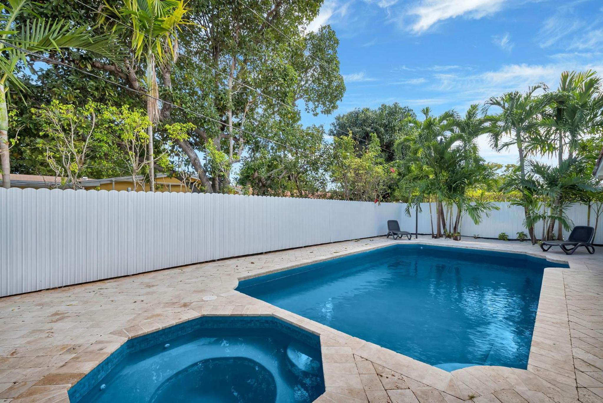 Gated Villa Blanca 5BR 3BA with Heated Pool & BBQ