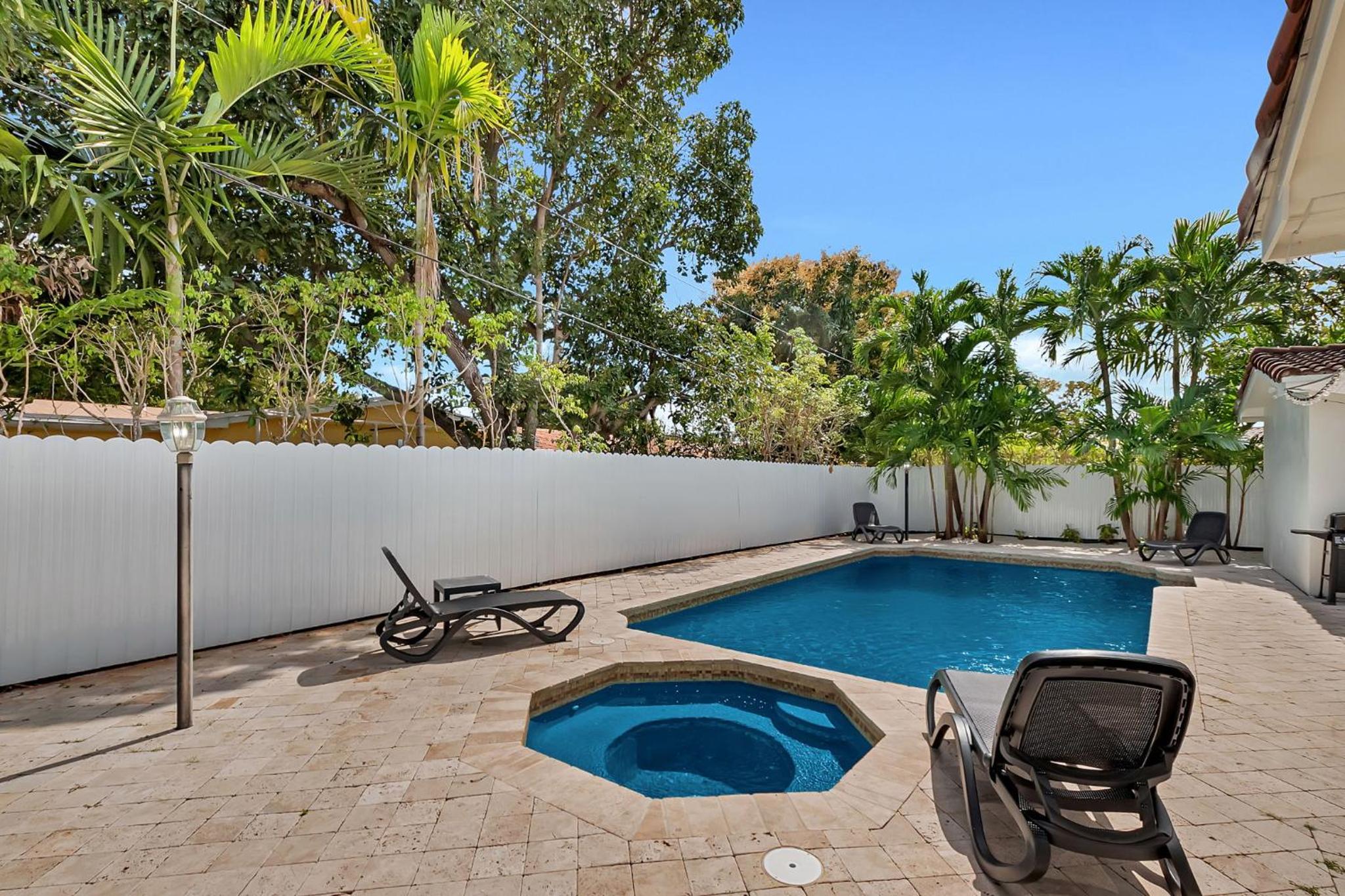Gated Villa Blanca 5BR 3BA with Heated Pool & BBQ