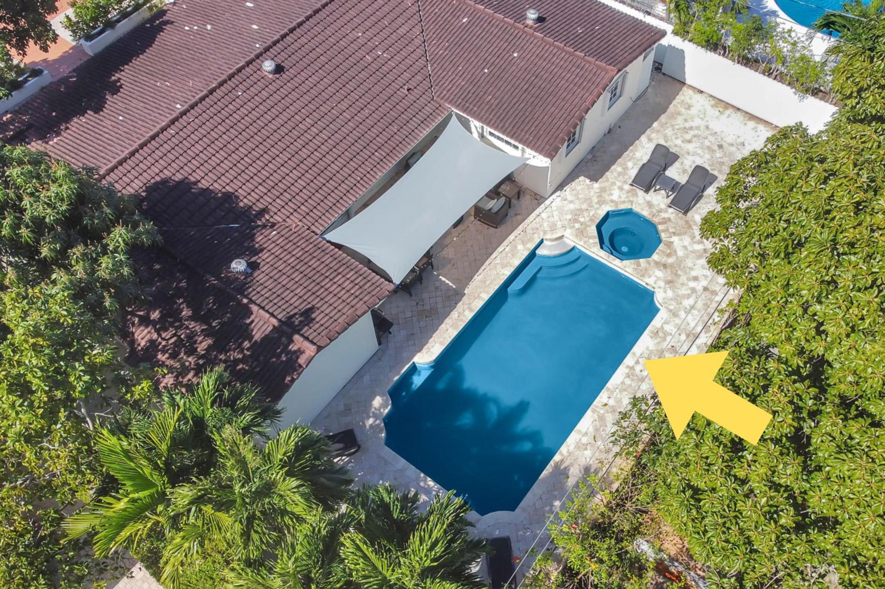Gated Villa Blanca 5BR 3BA with Heated Pool & BBQ
