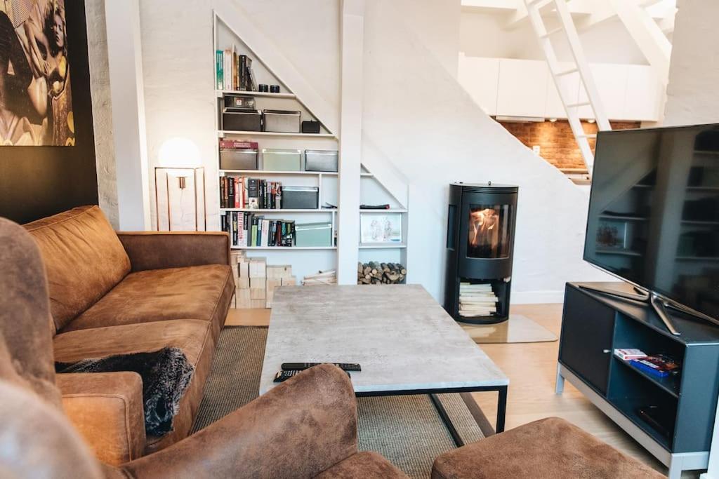 Modern 3-room top floor apartment view 3