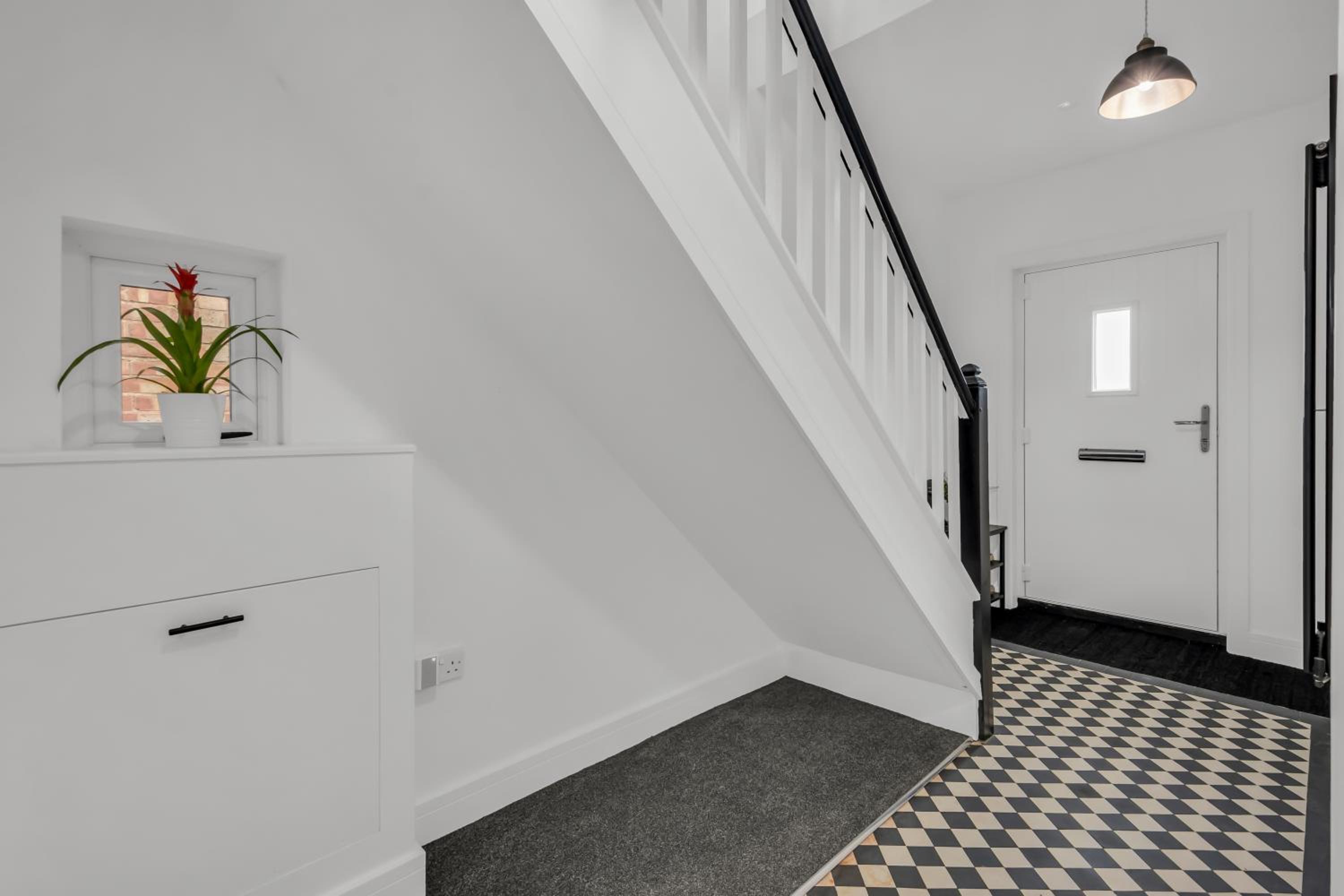 Stanley Park House Peterborough - 3 bed, 3 bathroom, parking, garden