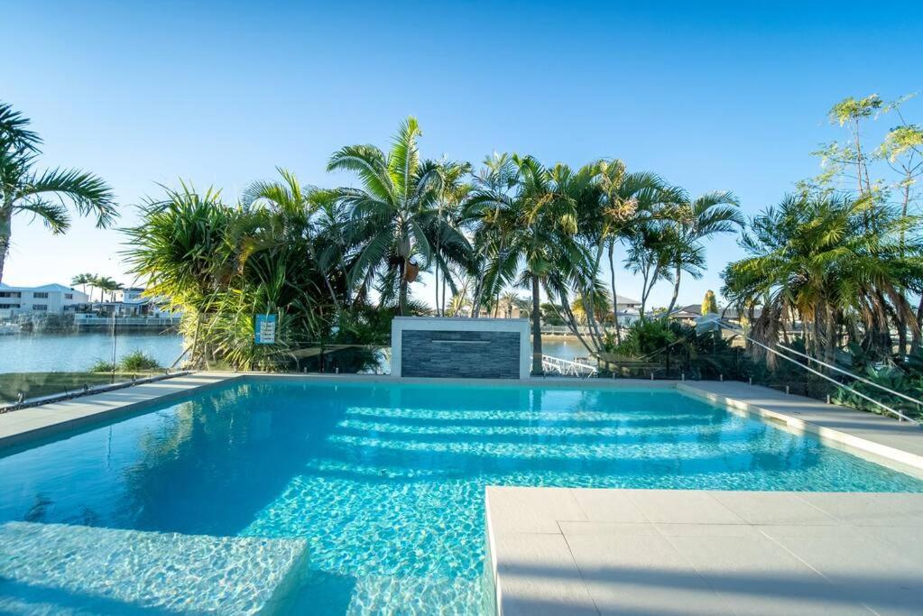 Sceptre'd Isle - Majestic Waterfront Estate near Kayon Stadium w Private Pontoon & Pool