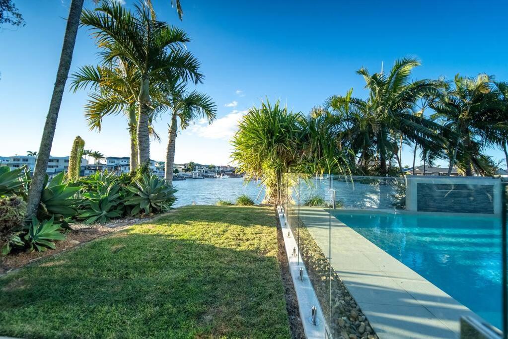 Sceptre'd Isle - Majestic Waterfront Estate near Kayon Stadium w Private Pontoon & Pool