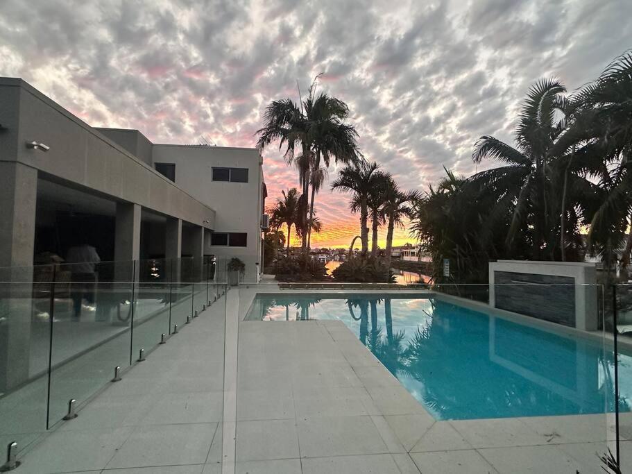 Sceptre'd Isle - Majestic Waterfront Estate near Kayon Stadium w Private Pontoon & Pool
