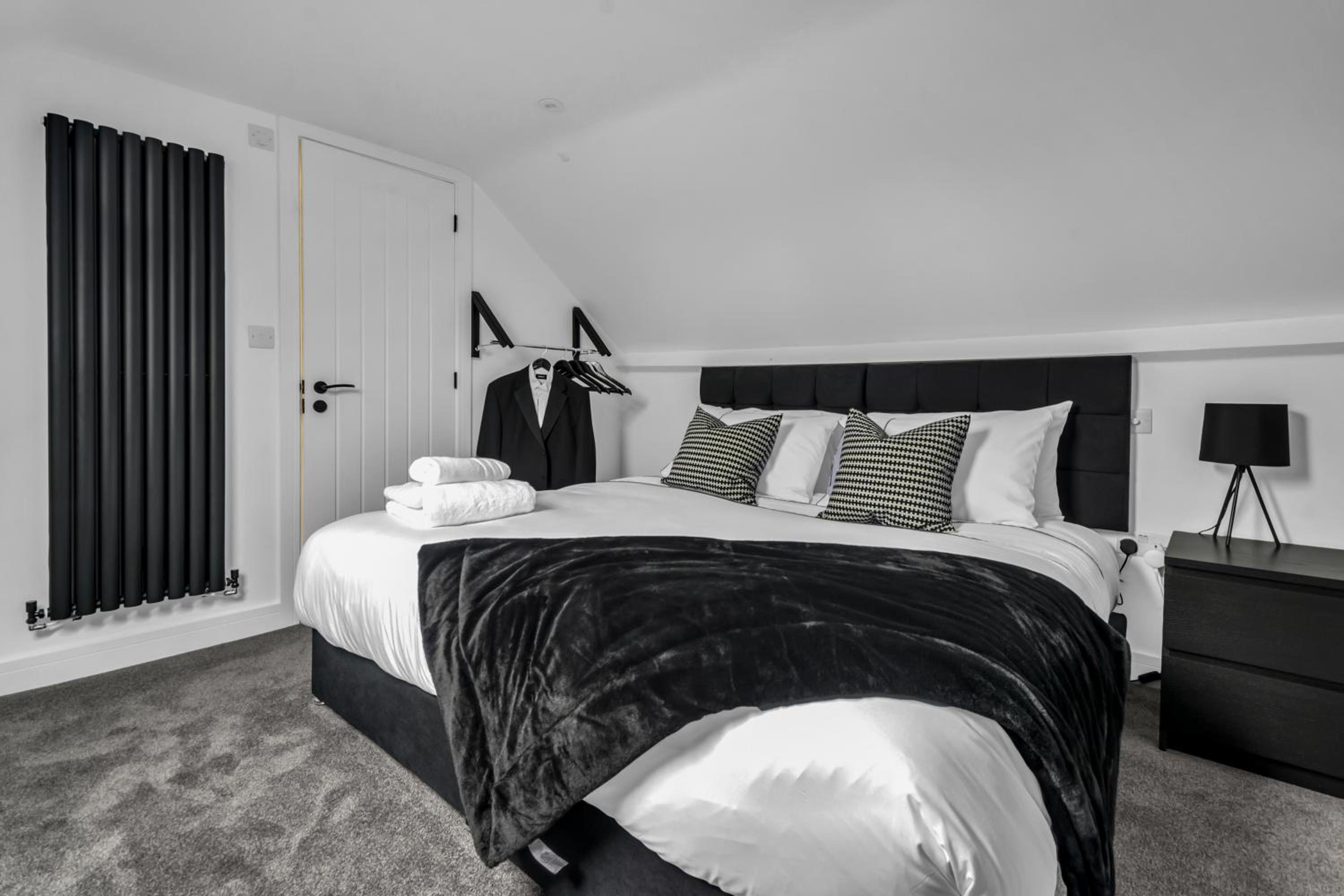 Stanley Park House Peterborough - 3 bed, 3 bathroom, parking, garden
