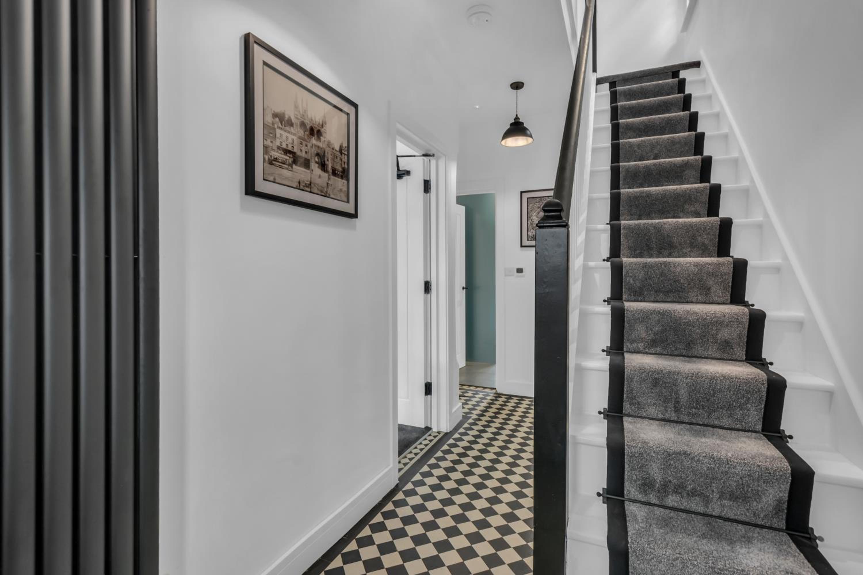 Stanley Park House Peterborough - 3 bed, 3 bathroom, parking, garden