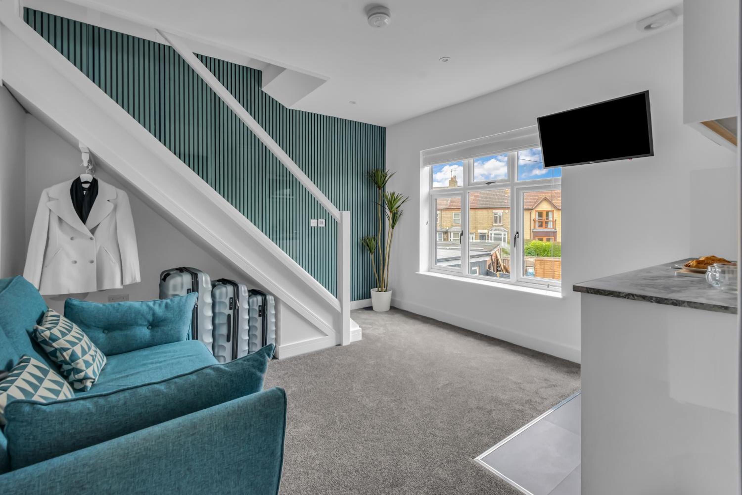 Stanley Park House Peterborough - 3 bed, 3 bathroom, parking, garden