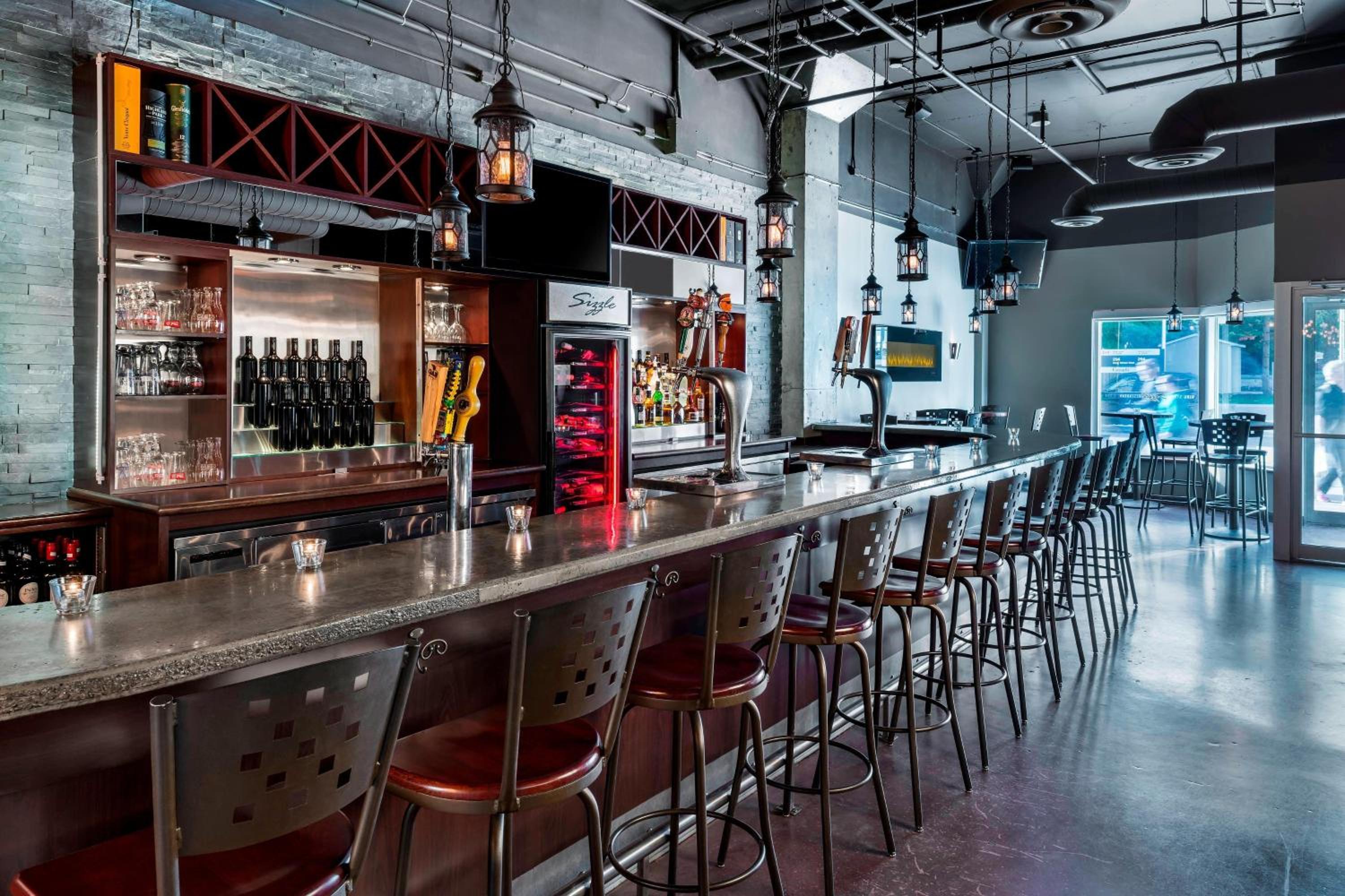 Kingston Vacations - Kingston Market Square Hotel - Property Image 1