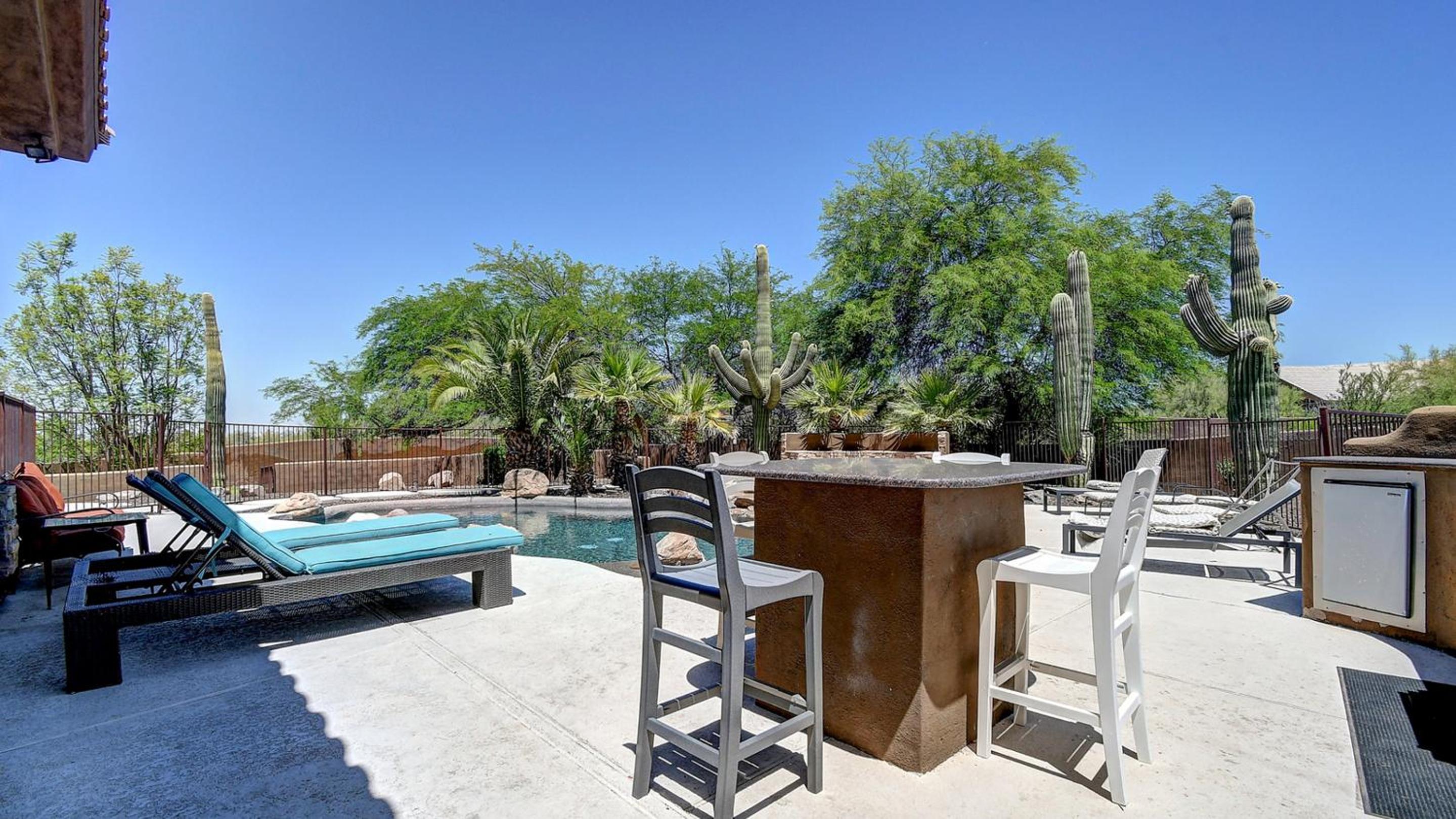 Custom Home 2 ACRES True Indoor-Outdoor Living
