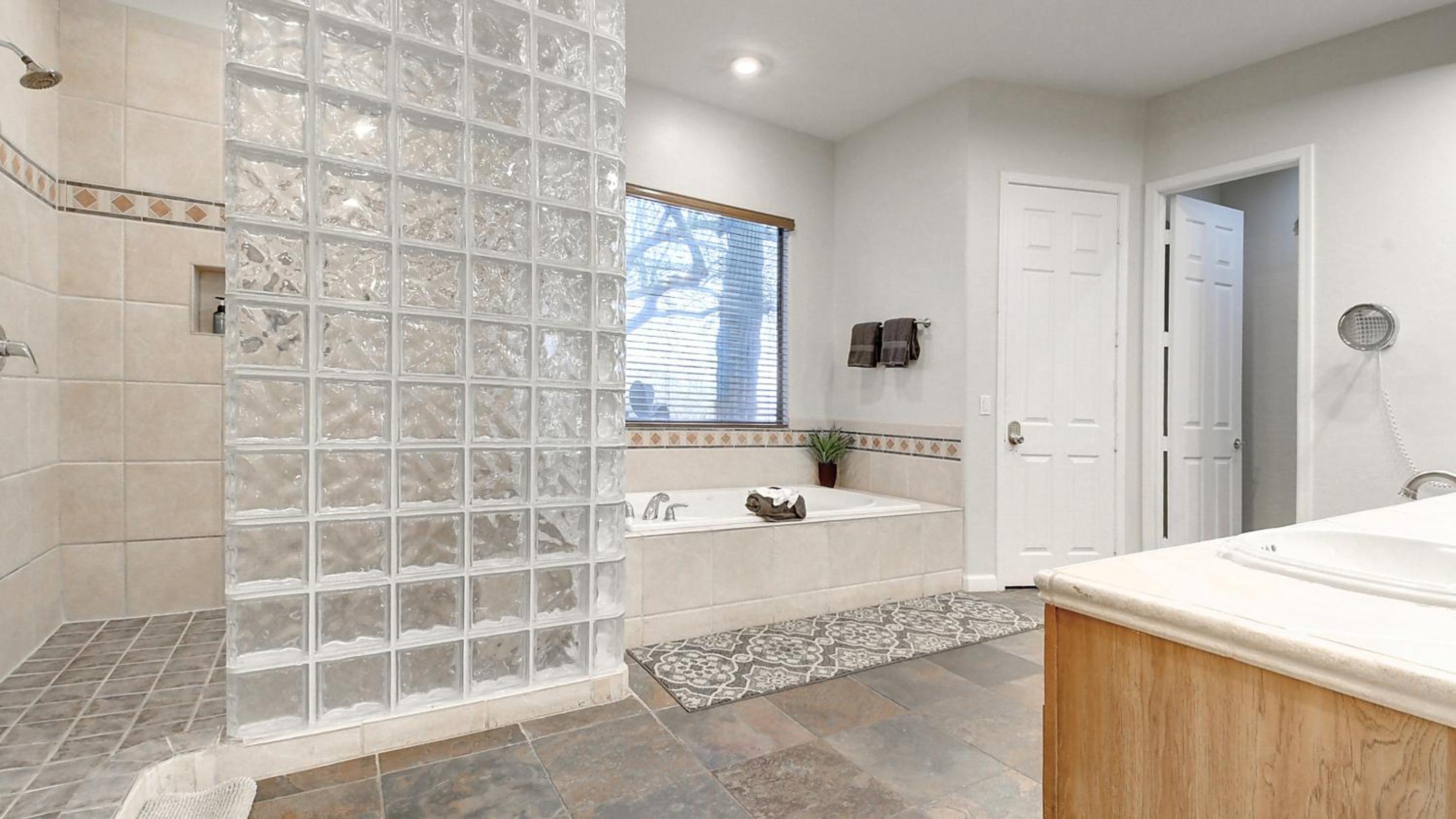 Custom Home 2 ACRES True Indoor-Outdoor Living