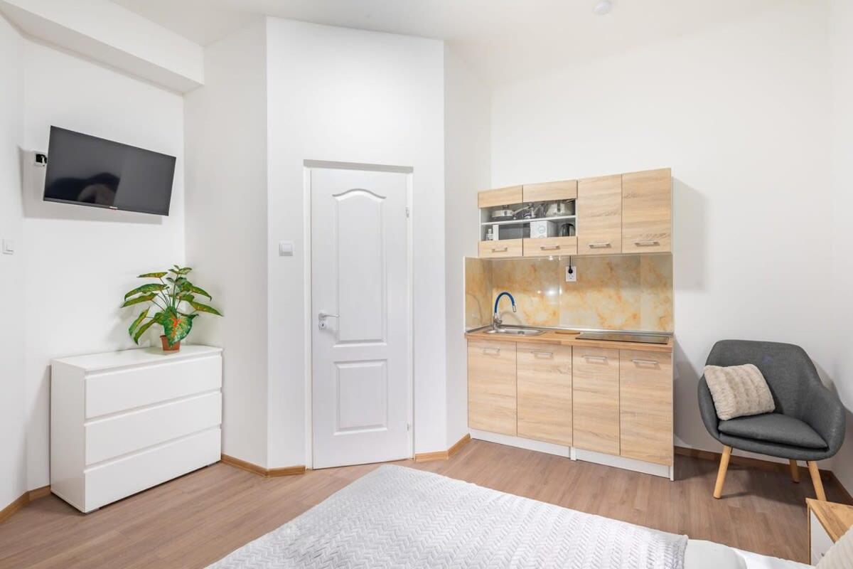 Central Simple Studio view 4
