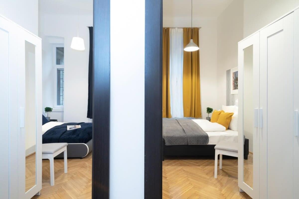 Ultra central large stylish apartment
