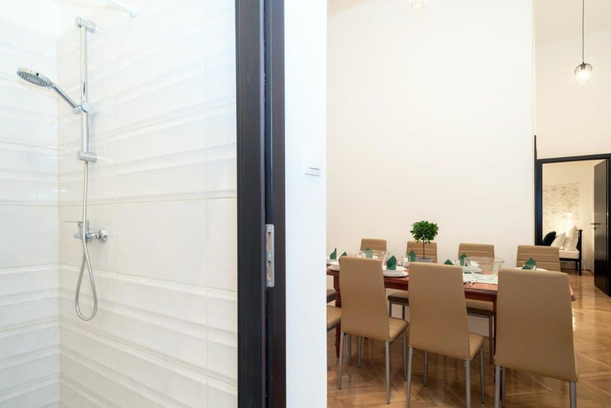 Ultra central large stylish apartment