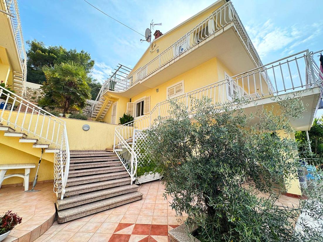 Antonio Apartments