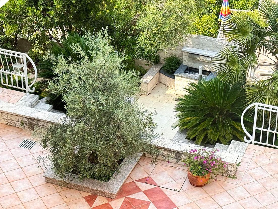 Antonio Apartments