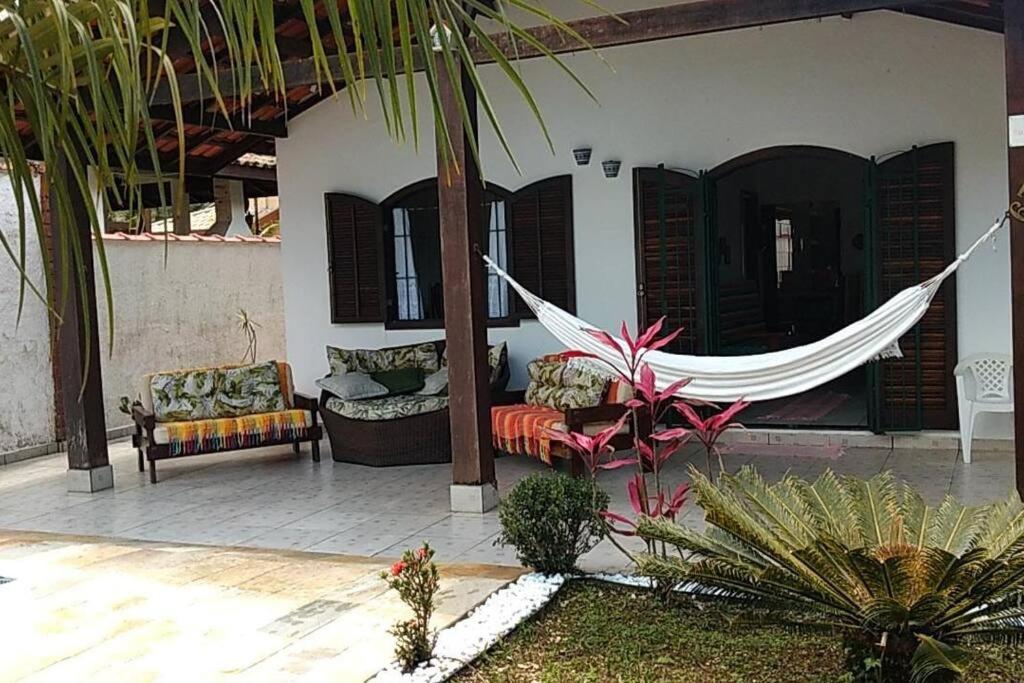 Linda casa com piscina à 3min da Praia caminhando