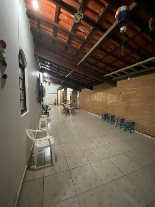 Linda casa com piscina à 3min da Praia caminhando