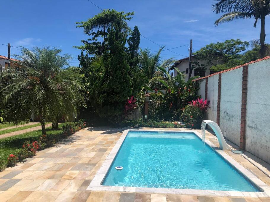 Linda casa com piscina à 3min da Praia caminhando