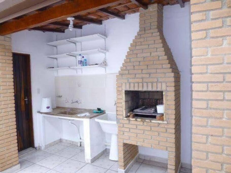 Linda casa com piscina à 3min da Praia caminhando