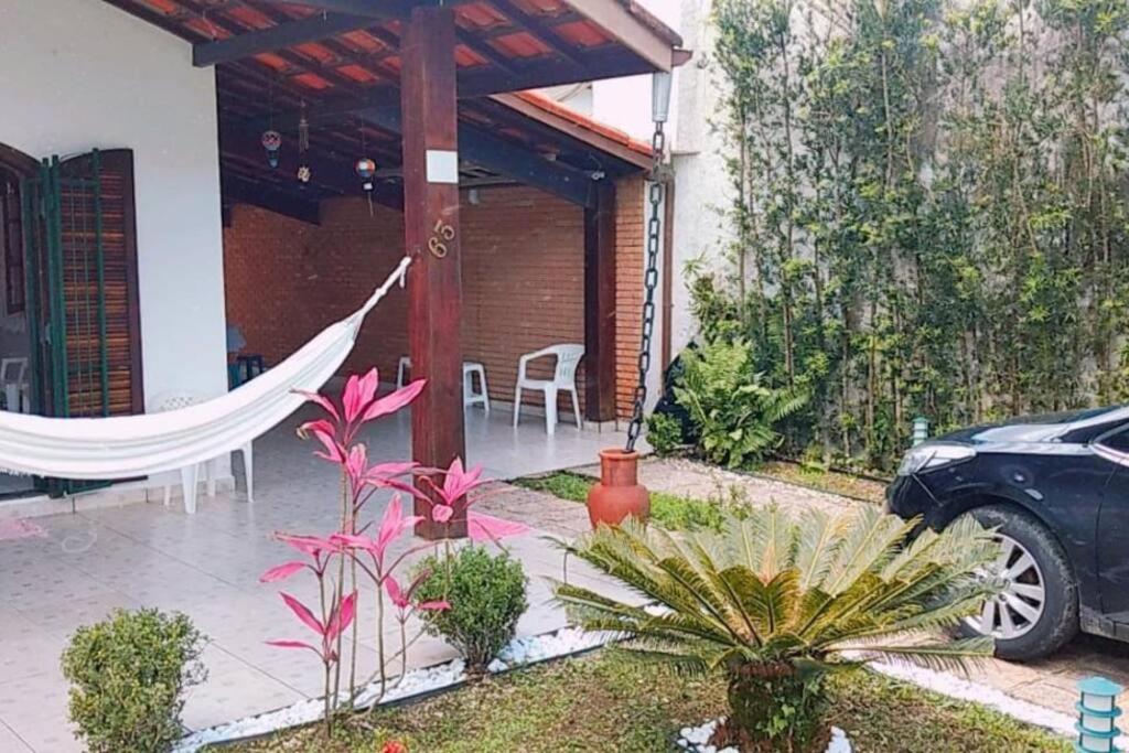 Linda casa com piscina à 3min da Praia caminhando