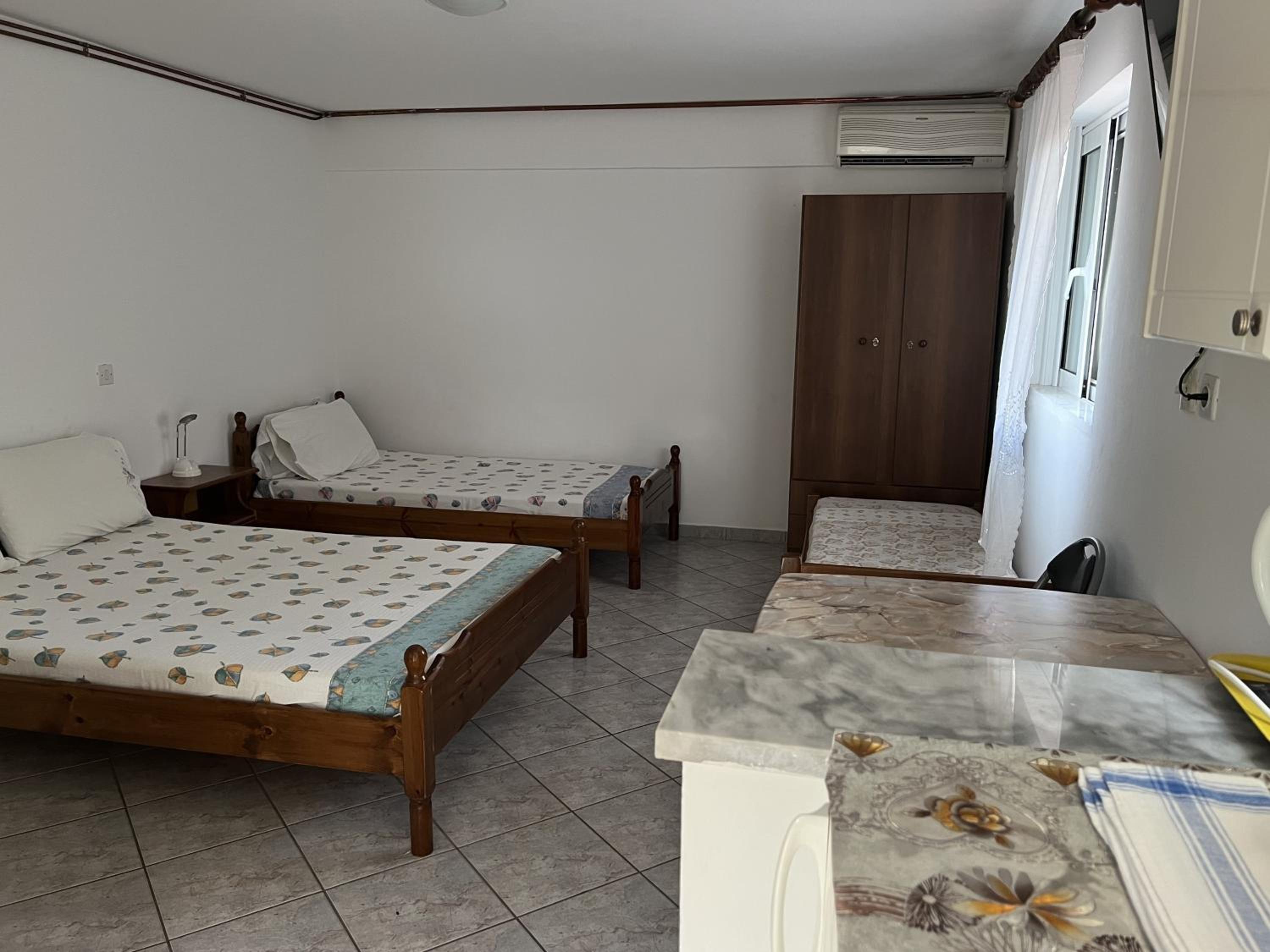 Kakovatos Guest Rooms