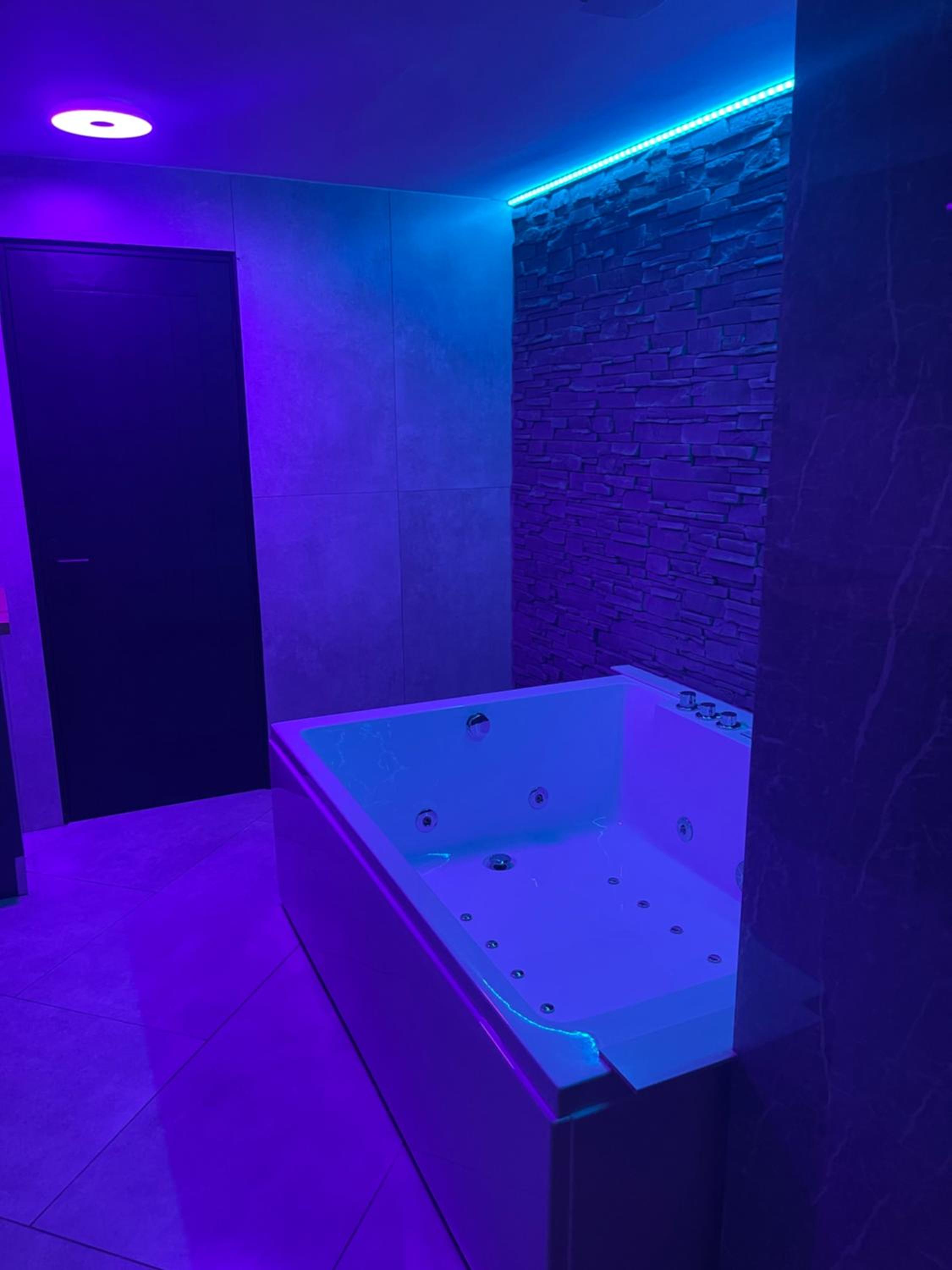 Jungle suite romantic - private Jacuzzi -