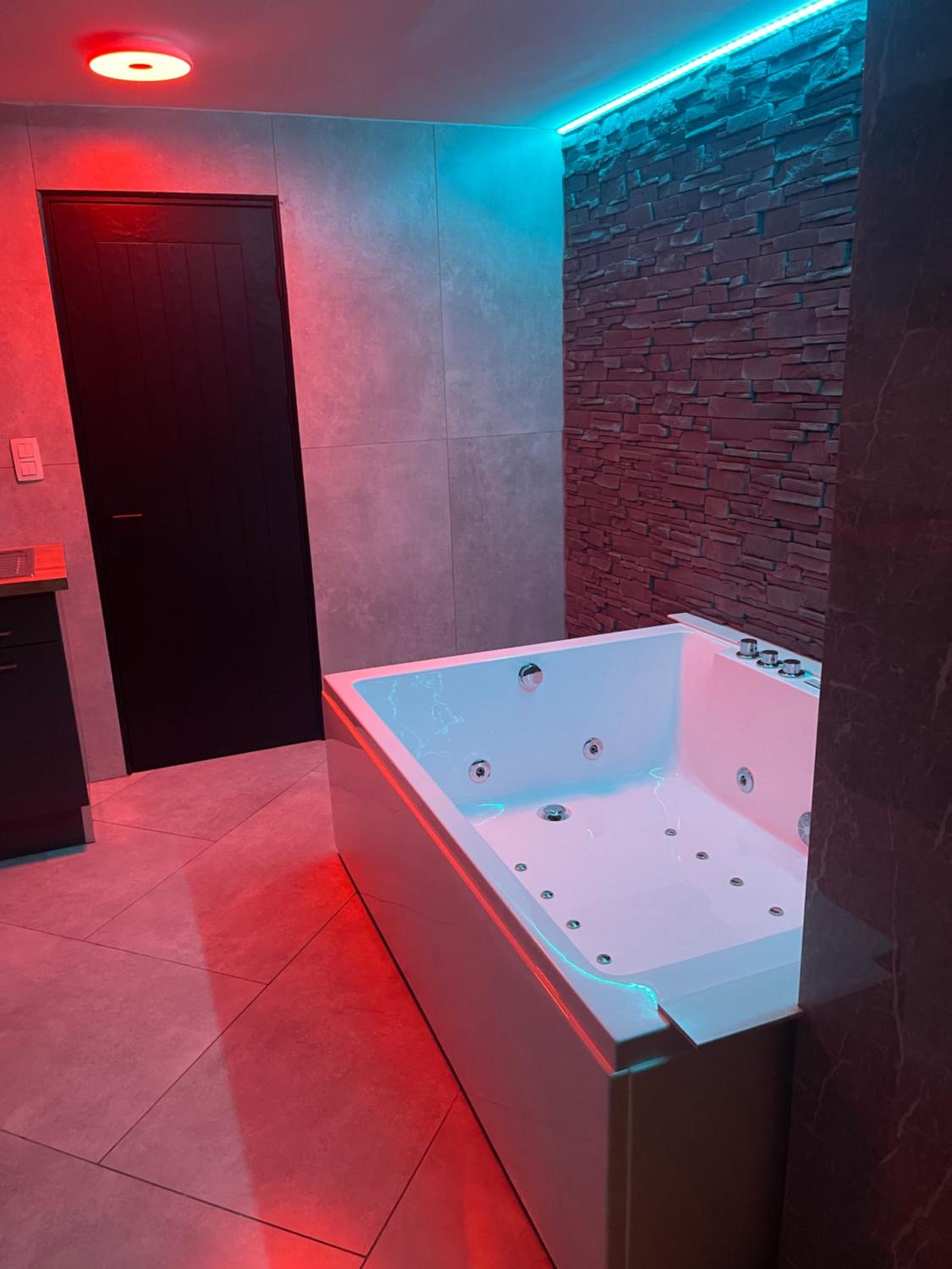 Jungle suite romantic - private Jacuzzi -