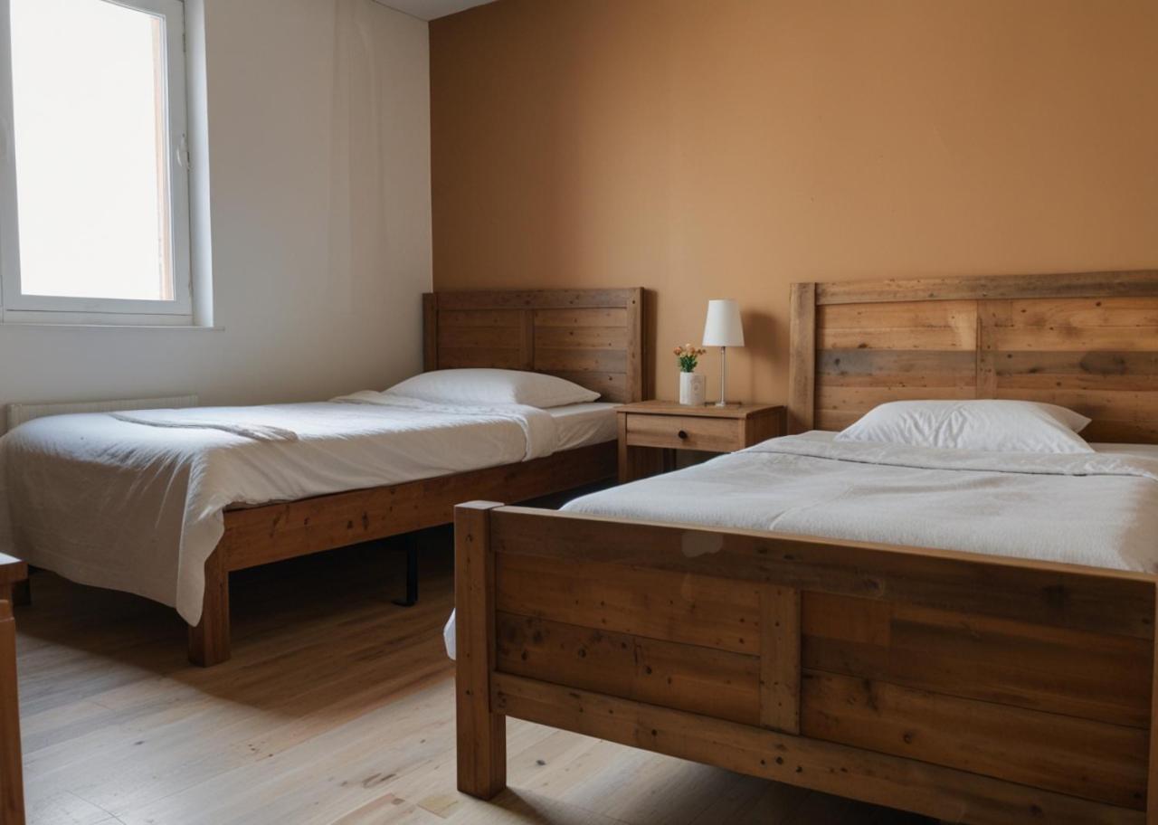 Charming Twin Palms Room with Shared Bath Near Airport