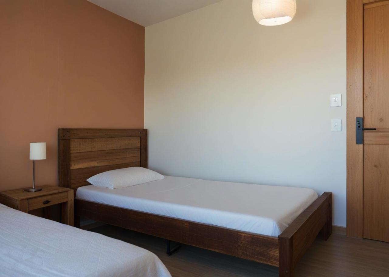 Charming Twin Palms Room with Shared Bath Near Airport
