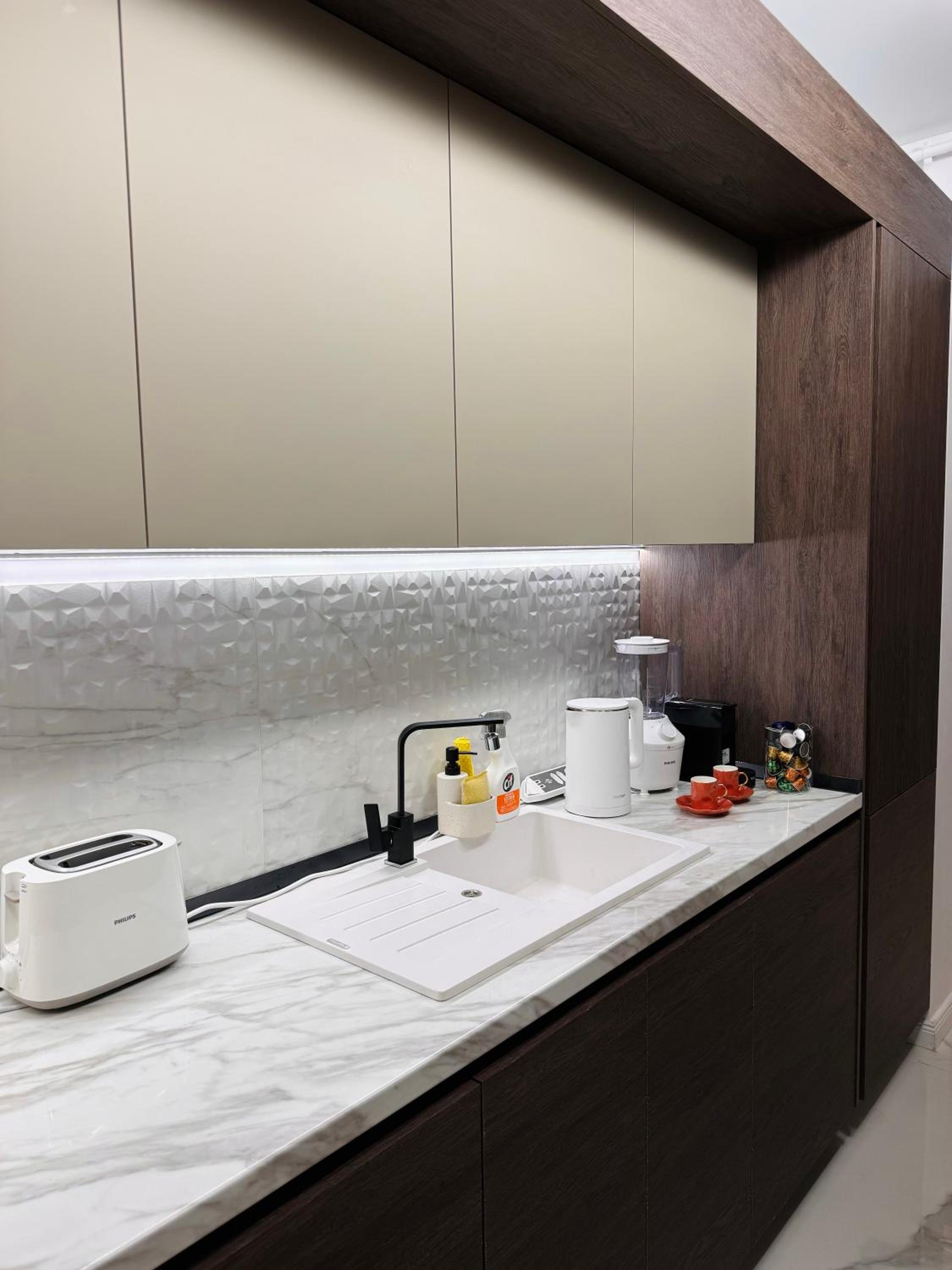 Design Brand-New Apartment with Terrace in Business District view 3