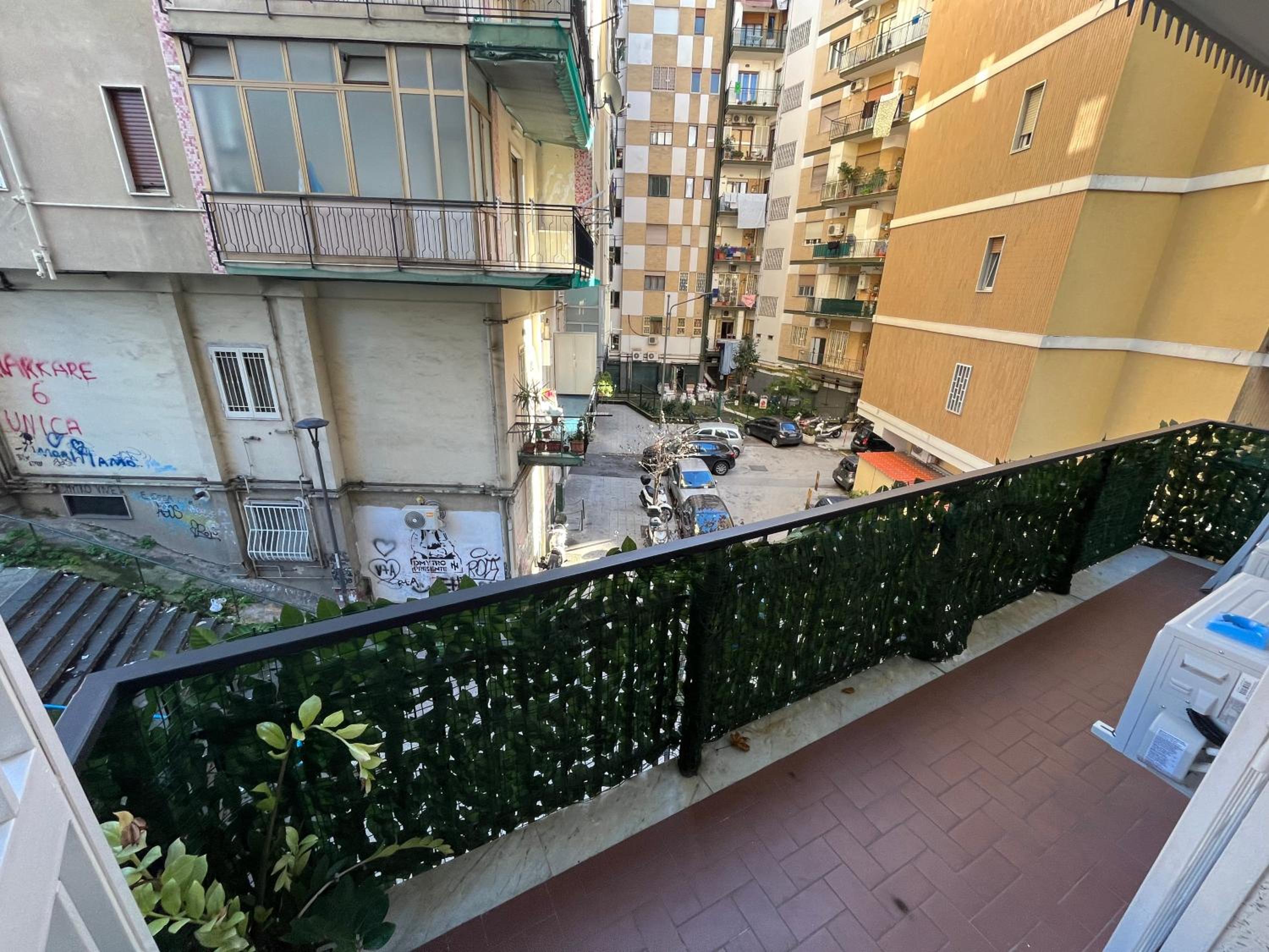 F Rooms Napoli Via Sementini