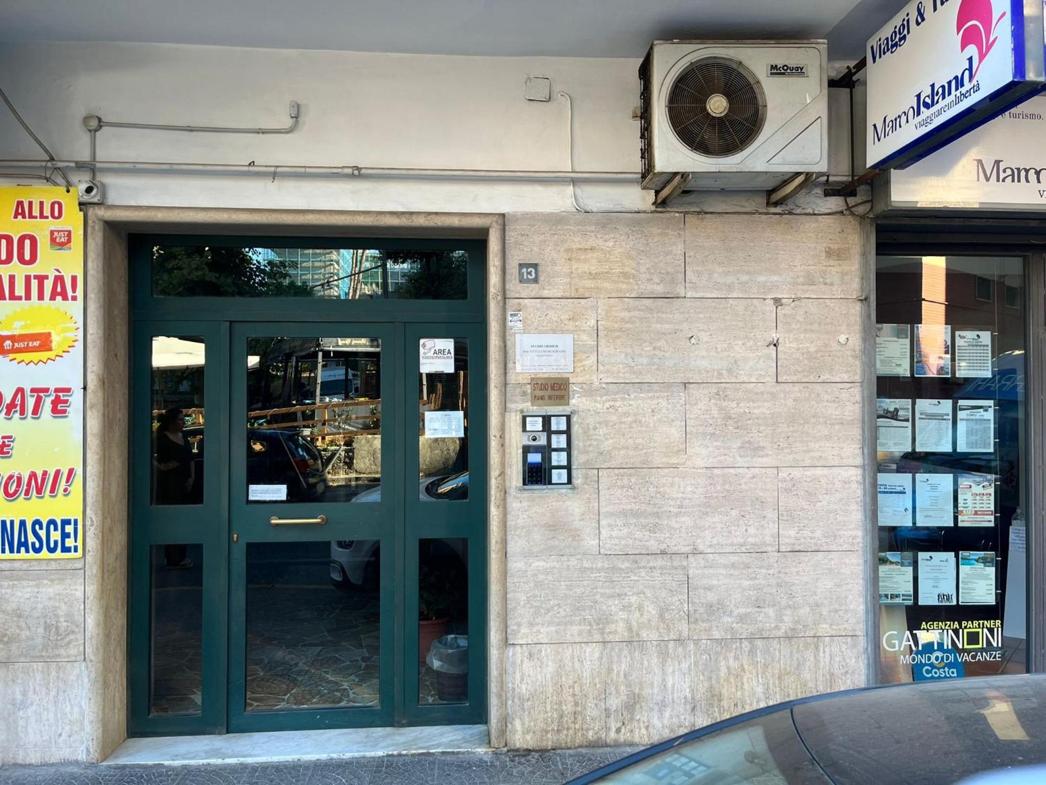 F Rooms Napoli Via Sementini