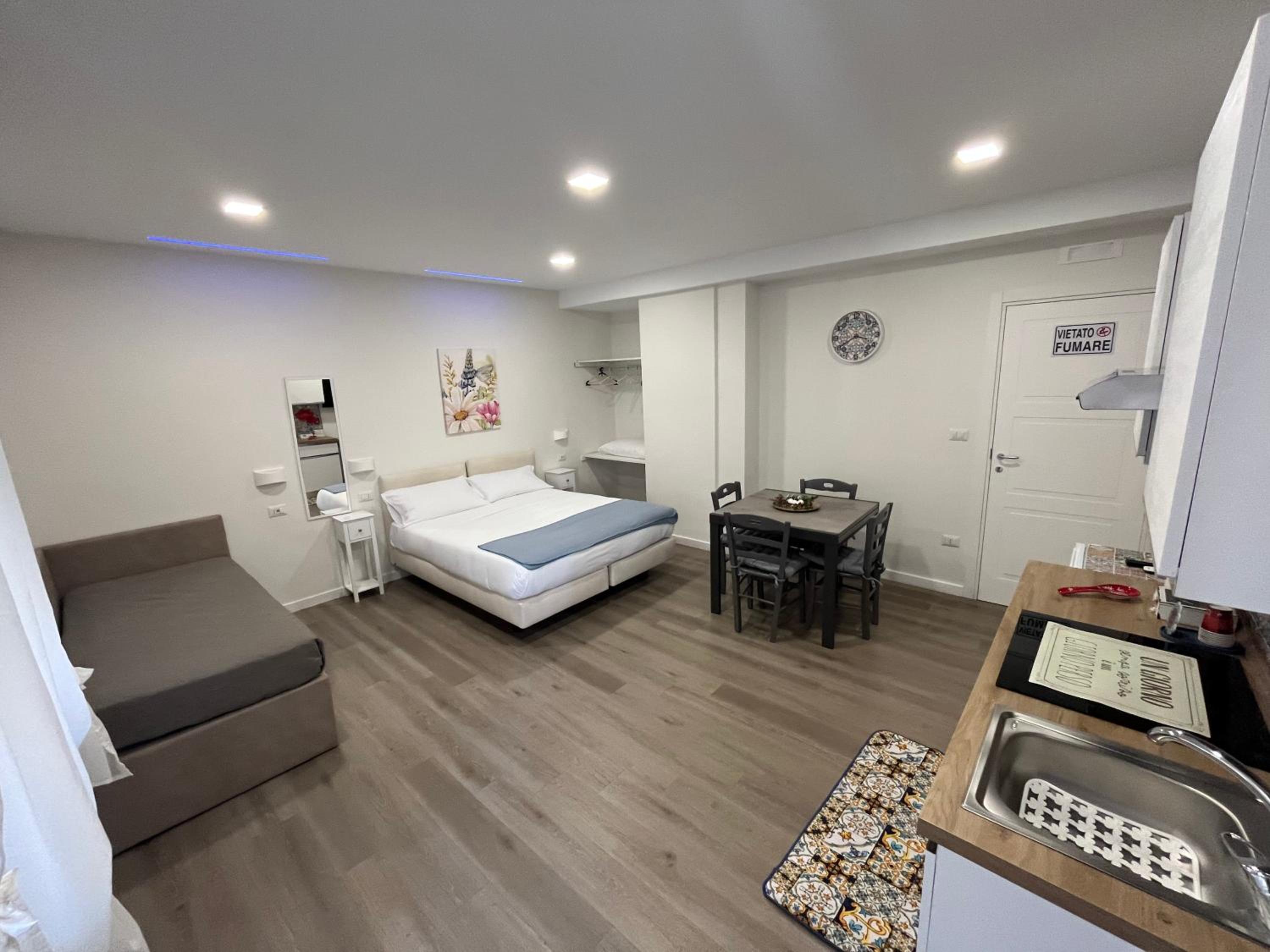 F Rooms Napoli Via Sementini