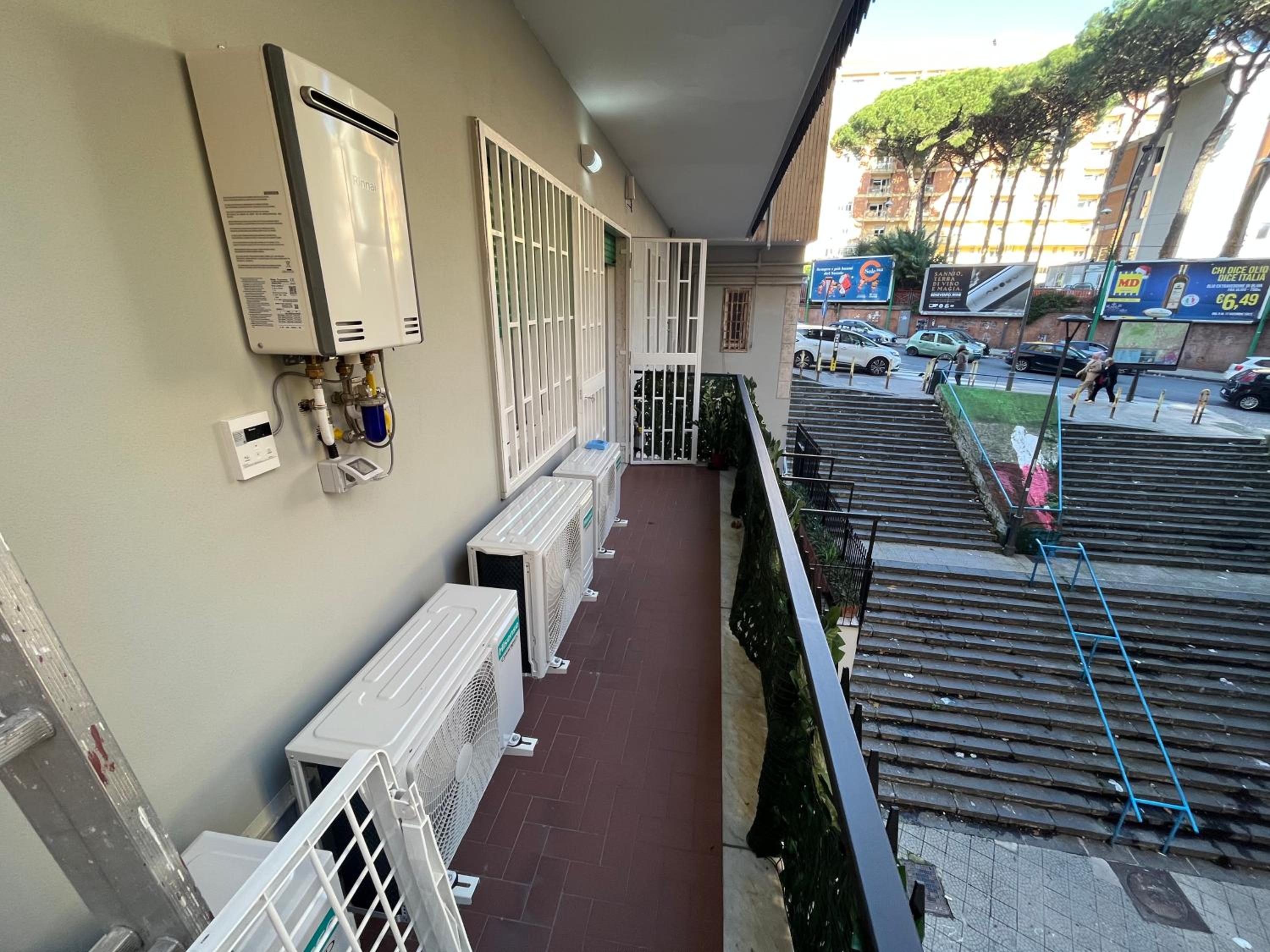 F Rooms Napoli Via Sementini