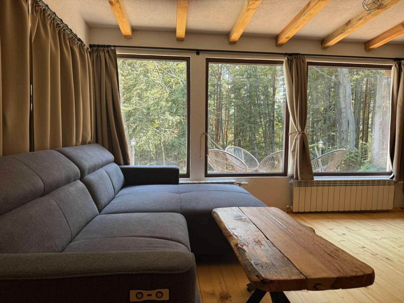 Villa Yarema Mountain Relax with Hot Jacuzzi & Sauna by BookVillaBG