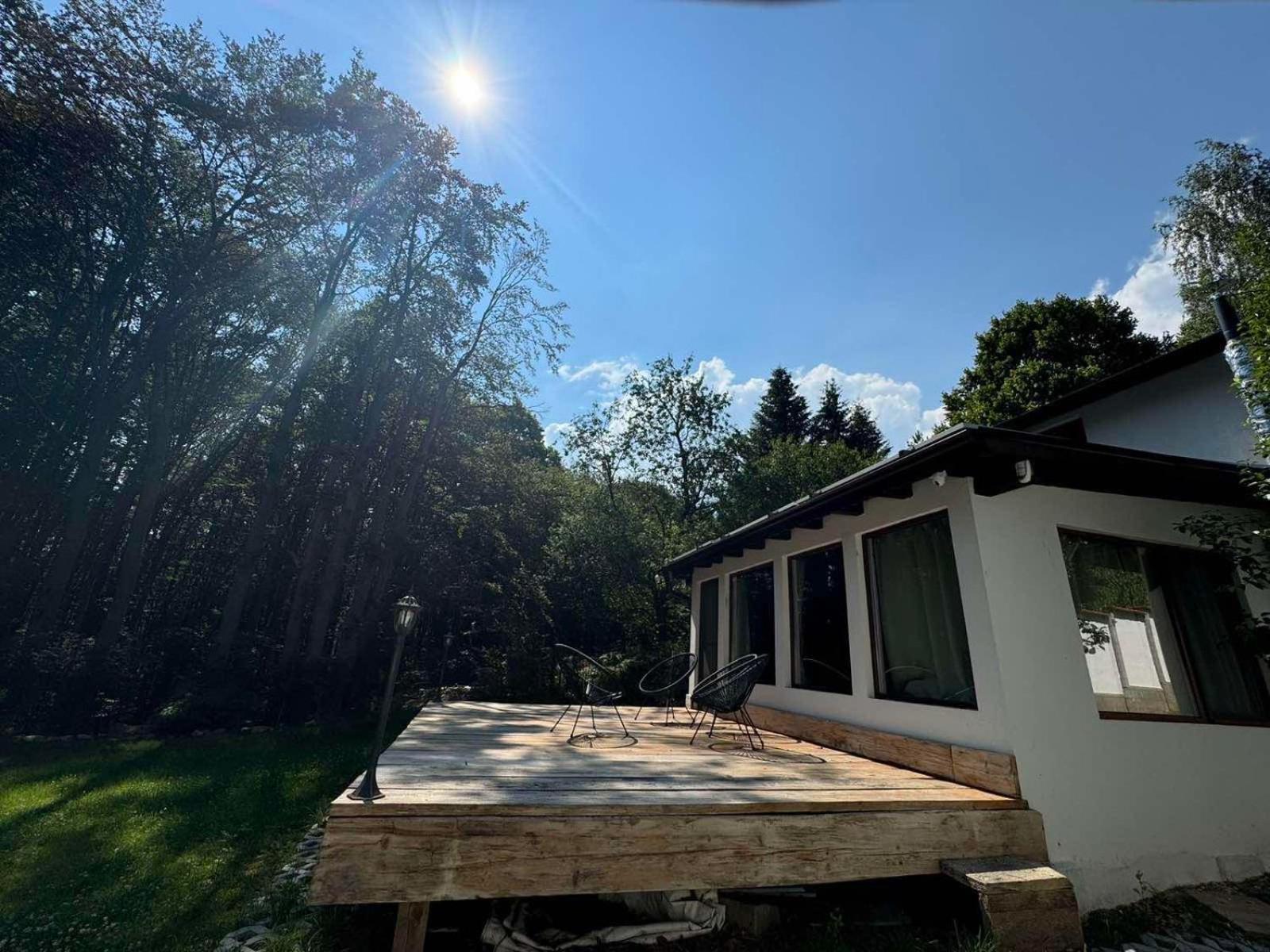 Villa Yarema Mountain Relax with Hot Jacuzzi & Sauna by BookVillaBG