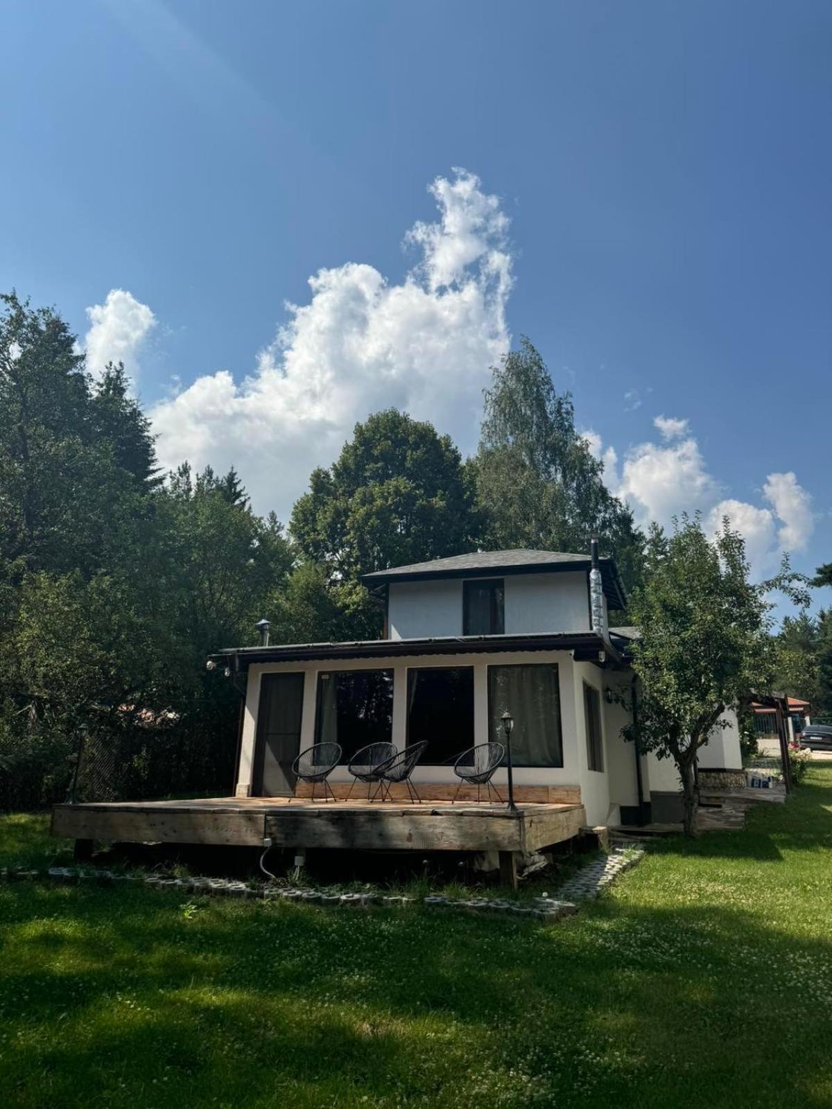 Villa Yarema Mountain Relax with Hot Jacuzzi & Sauna by BookVillaBG