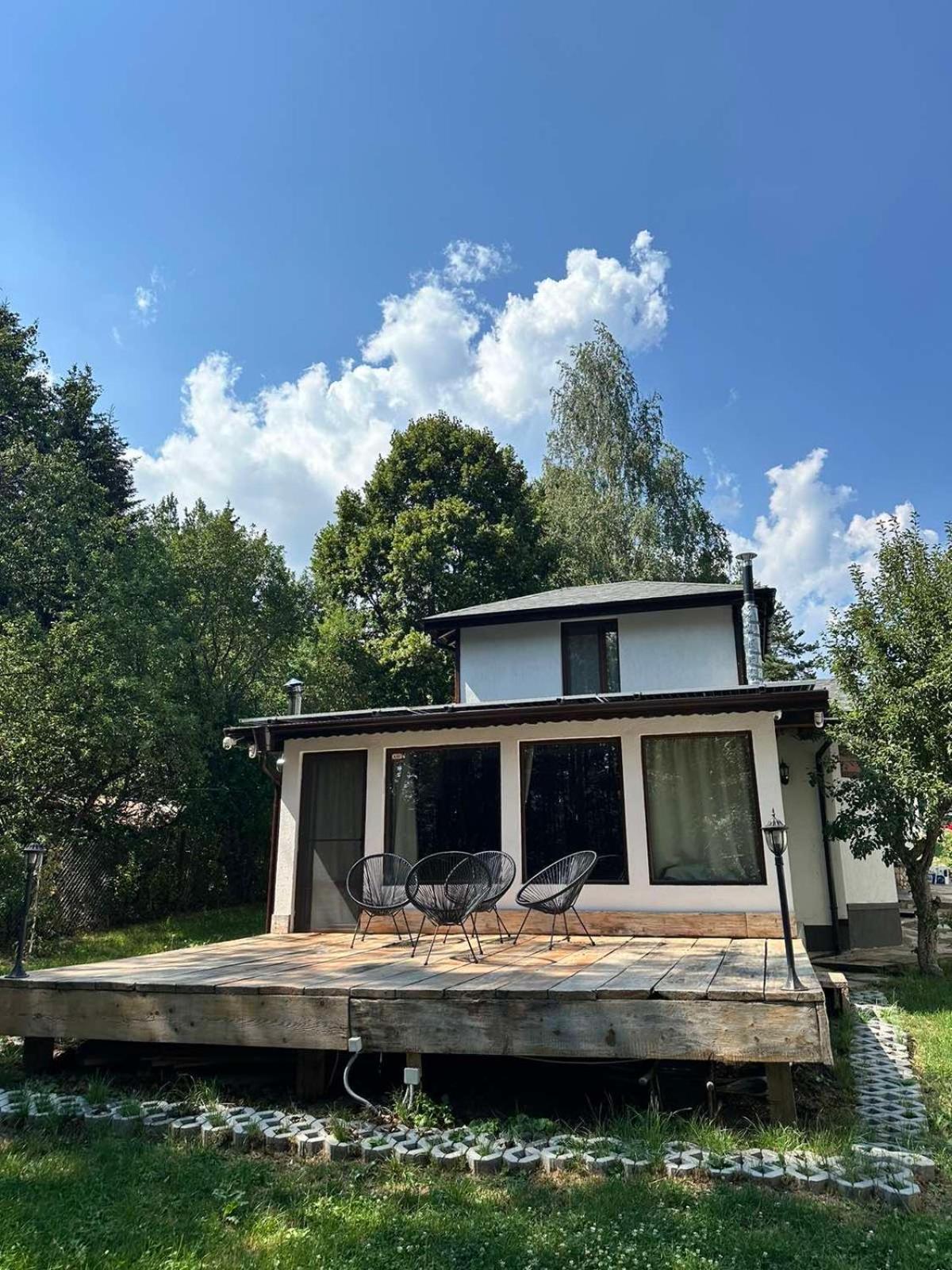 Villa Yarema Mountain Relax with Hot Jacuzzi & Sauna by BookVillaBG